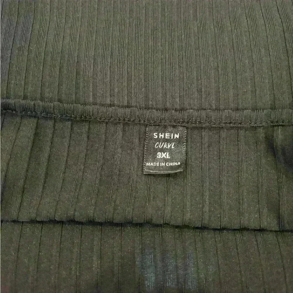 SHEIN curve black top size 3XL - Picture 2 of 4